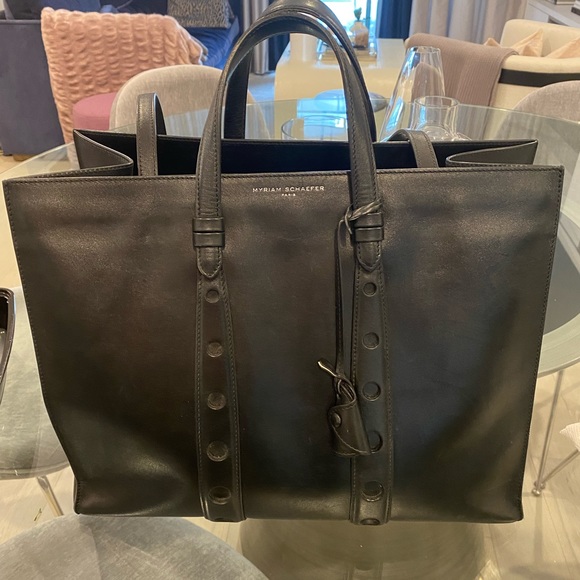 The Primo black tote from Myriam Schaefer. - Picture 5 of 9